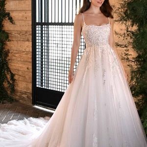 Essence of Australia Brand NEW Wedding Dress
